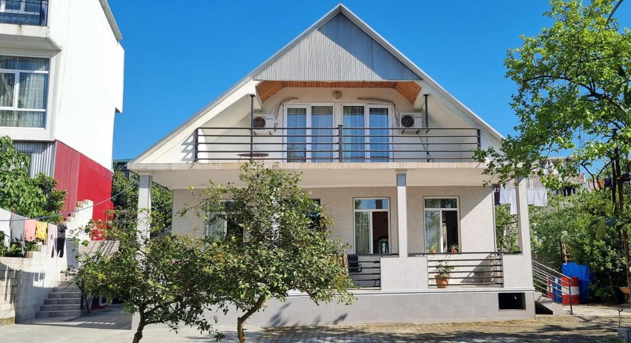 מלון באטומי David Dali House מראה חיצוני תמונה