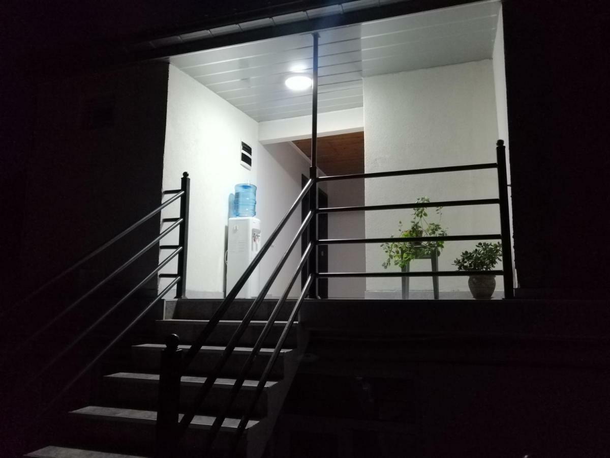 מלון באטומי David Dali House מראה חיצוני תמונה