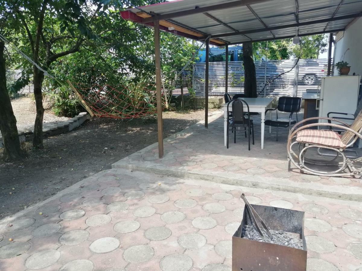 מלון באטומי David Dali House מראה חיצוני תמונה